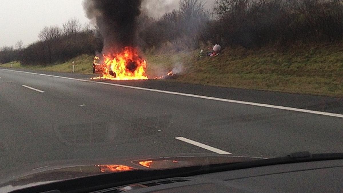o masina a luat foc in trafic