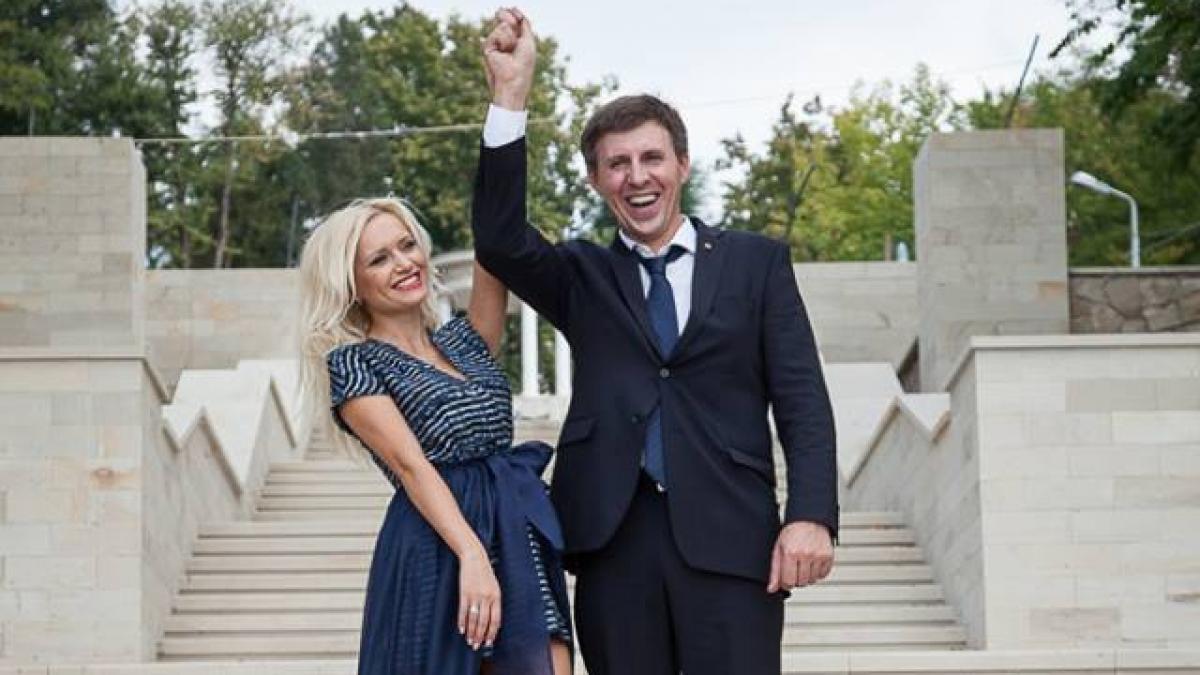 primarul municipiului chisinau dorin chirtoaca s a cununat civil cum arata mireasa