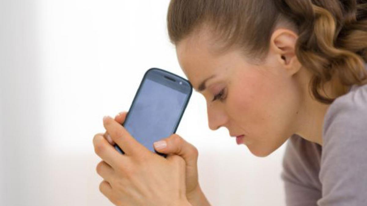 tu cat timp stai pe telefon ai putea suferi de aceasta boala