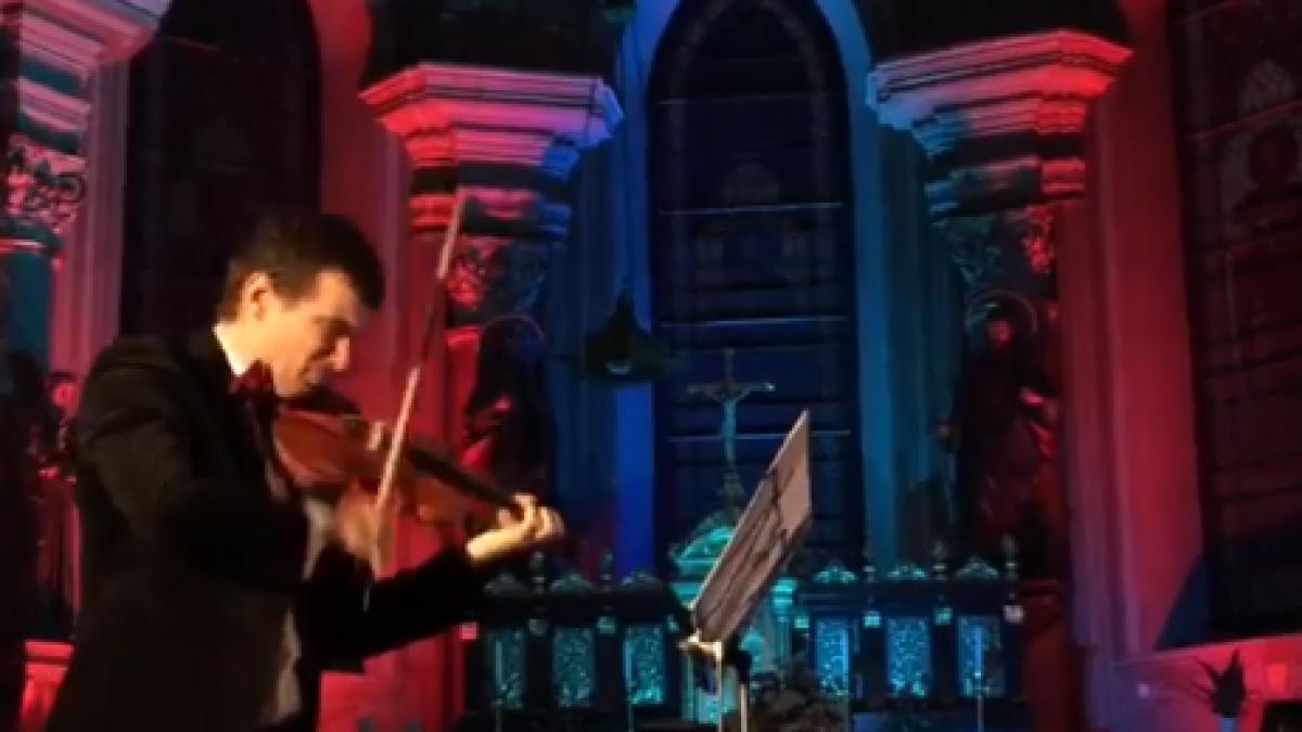 imagini de la concertul sustinut de celebrul violonist alexandru tomescu la biserica sf iosif din