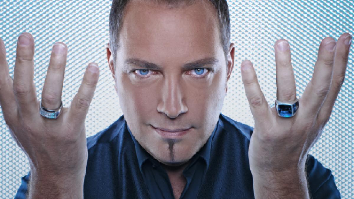 un barbat a intrat in transa in timp ce se uita la un numar de hipnoza la tv medicii nu s au mai