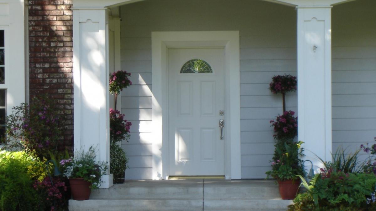 a gasit o banda de cauciuc in jurul clantei de la usa povestea a fost distribuita de peste 150 de