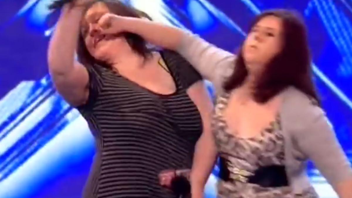 si a lovit colega de trupa cu pumnul in figura pe scena de la x factor care a fost motivul