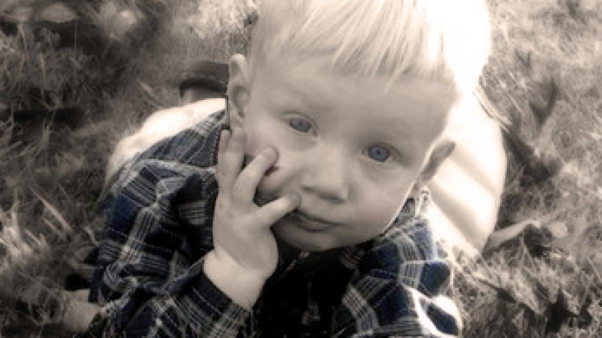 a venit acasa de la gradinita si a spus ca l doare burta