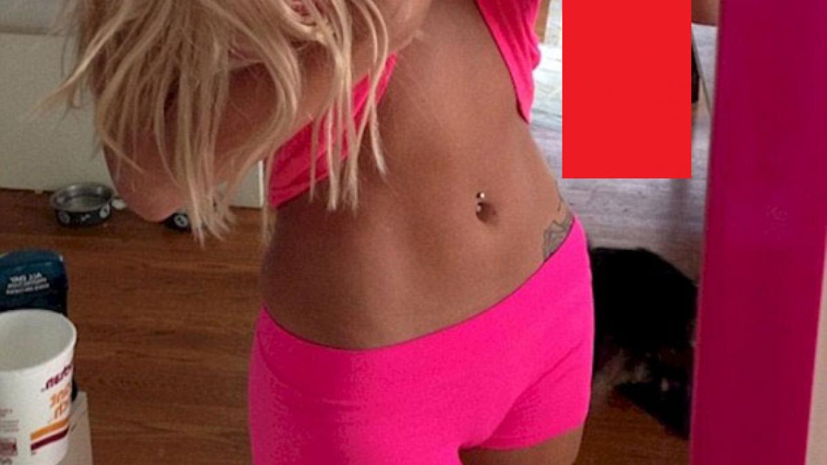 a vrut sa isi faca un selfie sexy insa tot internetul a ras de ea ce se afla de fapt pe fundal