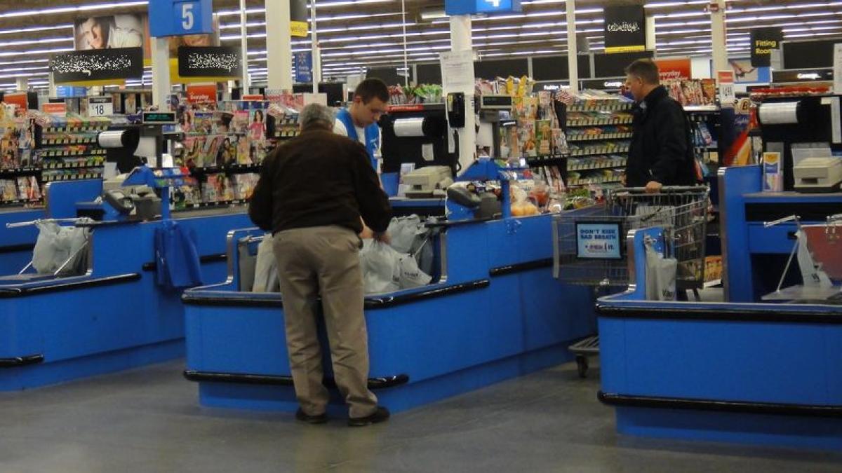 angajata profi a gasit o sacosa cu bani