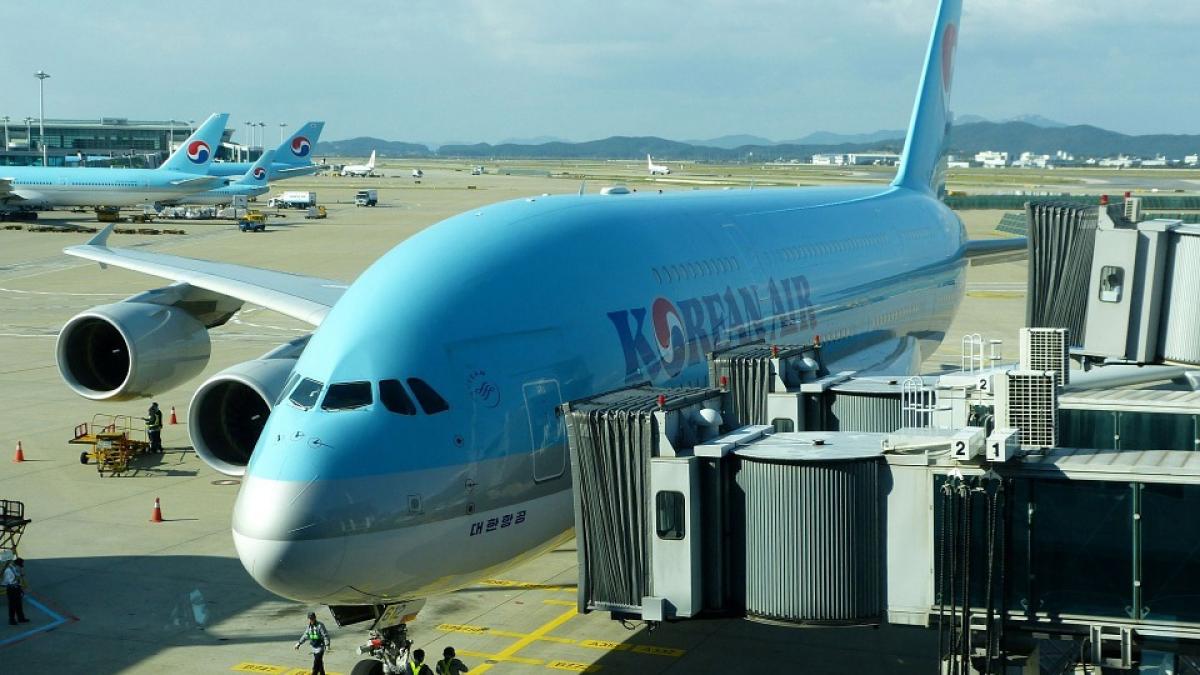 avion de pasageri evacuat dupa ce unul dintre motoare a luat foc