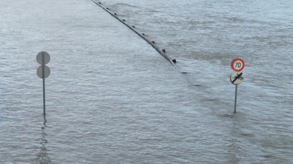 cod galben de inundatii in trei bazine hidrografice din 7 judete in urmatoarele 12 ore