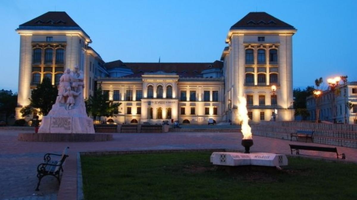 profesorul care a declarat razboi umf ului gasit mort in baie