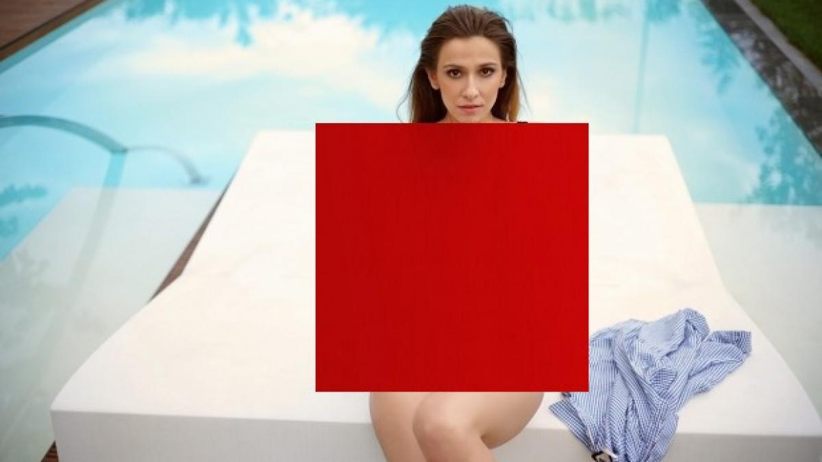 dana rogoz aparitie totala pe marginea piscinei cum a fost surprinsa de aparatul foto