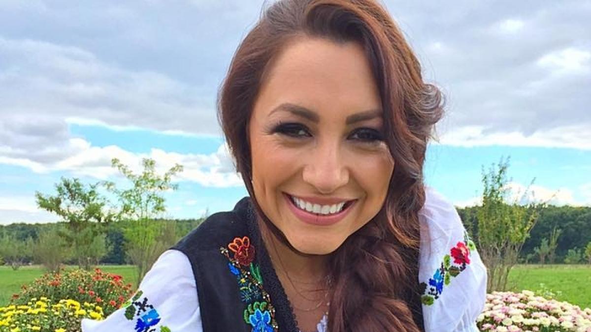 putini stiu numele ei real cum o cheama de fapt pe andra