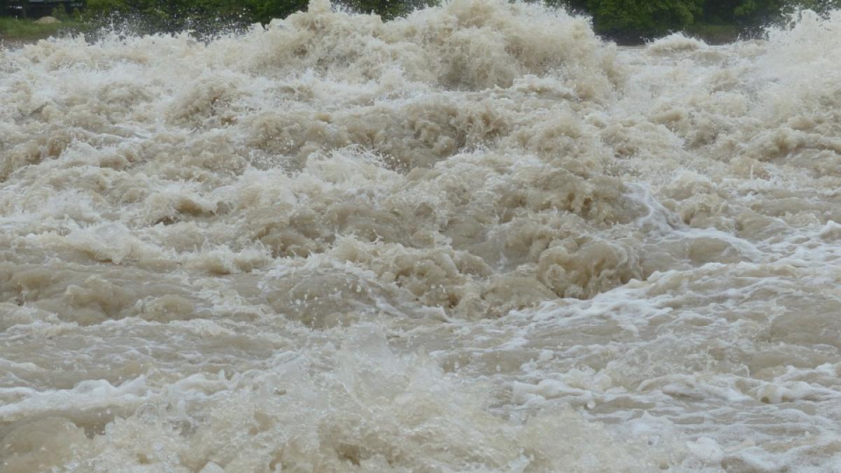 inundatii devastatoare in texas sase morti si doi disparuti