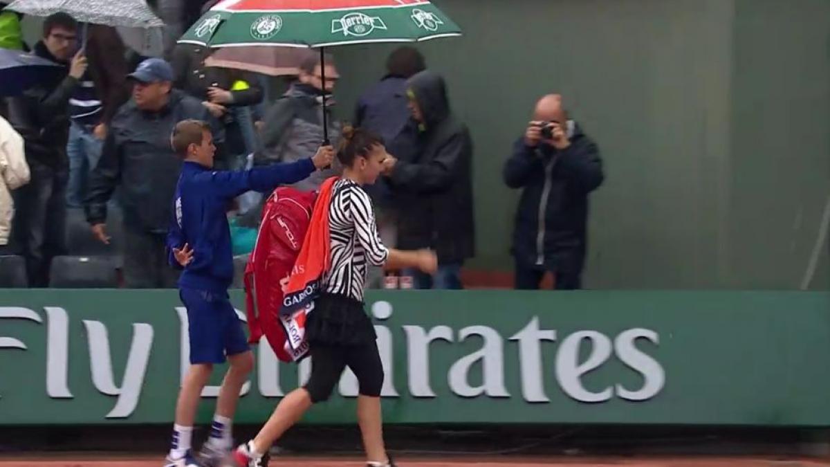 s a reluat meciul simonei halep la roland garros pauza a reprezentat o lovitura grea pentru romanca