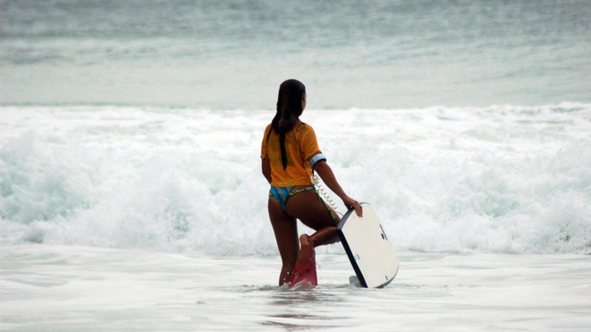 se afla in apa la cativa metri de mal cand s a intors si a vazut ce era langa ea a incremenit de