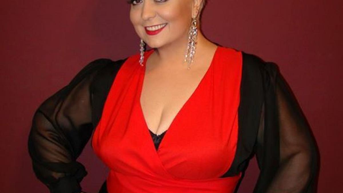 la multi ani monica anghel celebra cantareata implineste 45 de ani