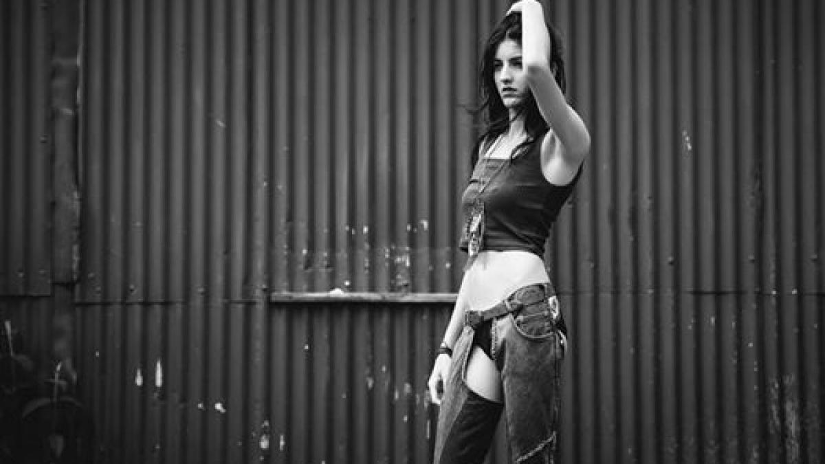 model pe tocuri jefuit in plina strada ce a urmat l a surprins chiar si pe agresor