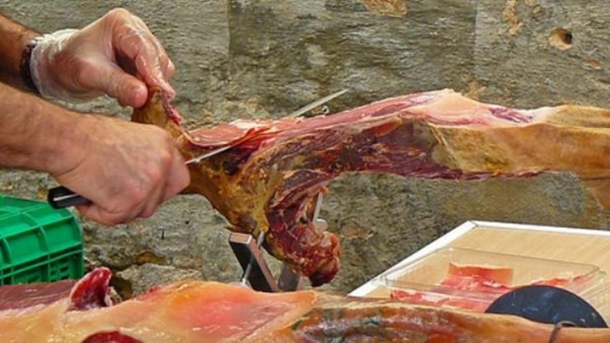 dsvsa bucuresti a aplicat 46 de amenzi in piata obor si a retras de la comercializare peste 7 tone