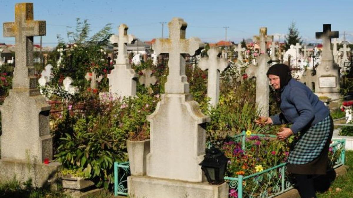 film indecent in cimitir ioi