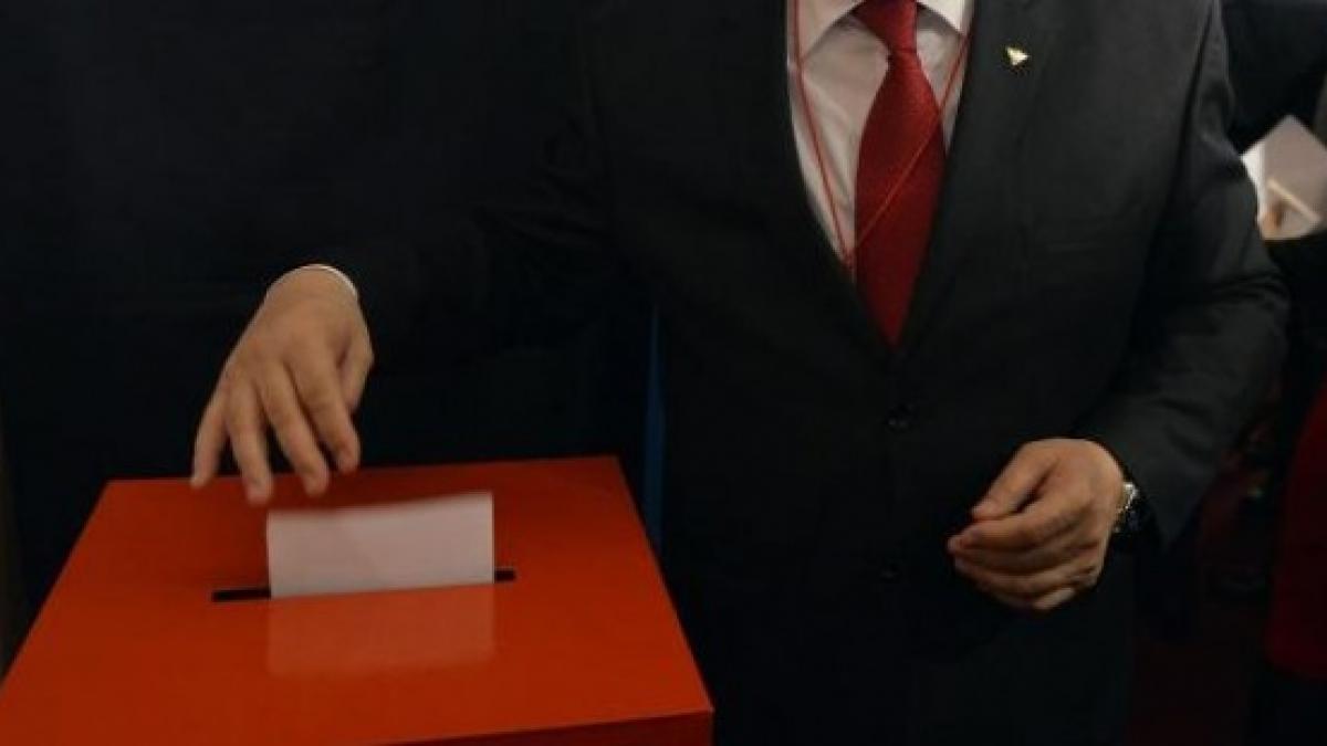 membru al biroului unei sectii de votare din galati exclus dupa ce s a aflat ca sotia sa candideaza