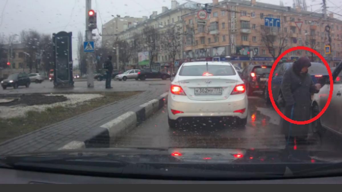 ce a facut o cersetoare suparata ca a primit prea putini bani de la un sofer video