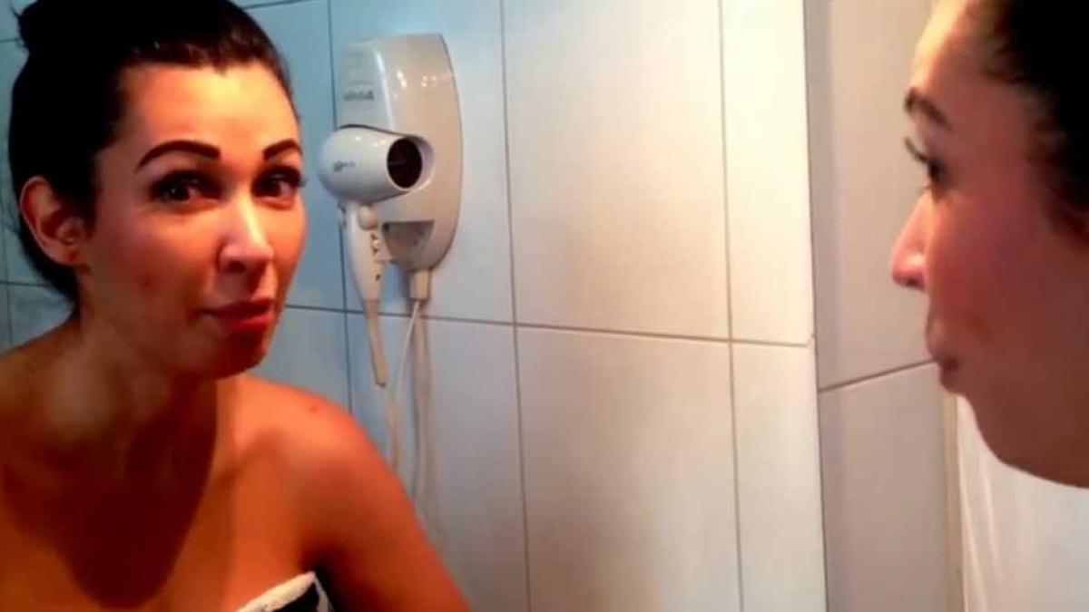 adevarata fata a nicoletei luciu cand scapa de machiaj uite cum o vede sotul ei doar in prosop