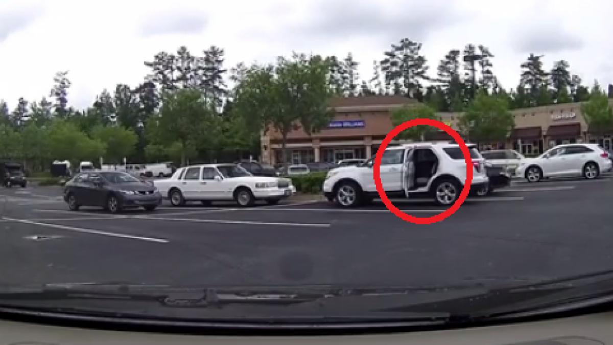 ce s a intamplat dupa ce o soferita a uitat portiera deschisa in parcarea unui supermarket