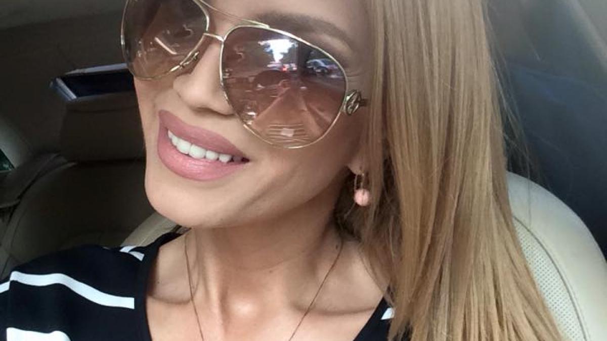 vedeta inselata de sot pe fata