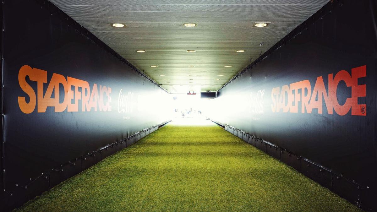 o sala de presa de la stade de france evacuata cu cinci ore inainte de franta romania pentru un