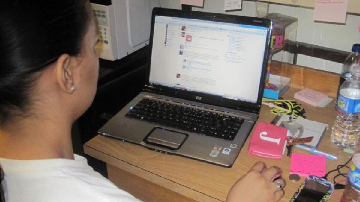 facebook aplicatia moments poze