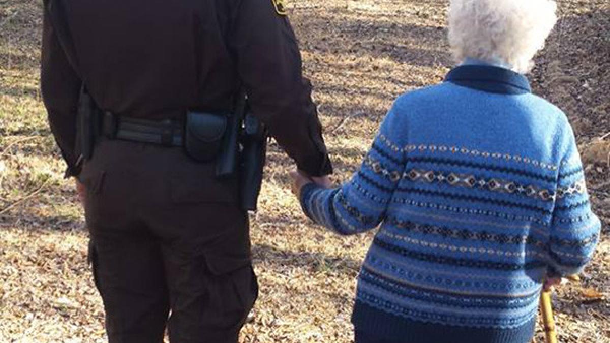 natrana singura plecat de acasa si nu s a mai intors cand au gasit o in padure politistii i au pus