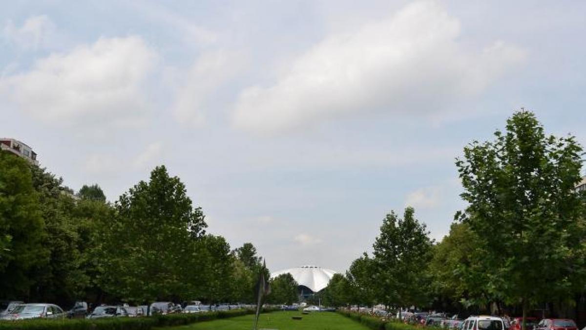 rainier de monaco onorat la bucuresti cu o statuie mai ieftina ca soclul