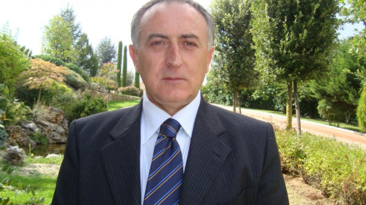 un primar isi vinde orasul pe facebook unui investitor chinez