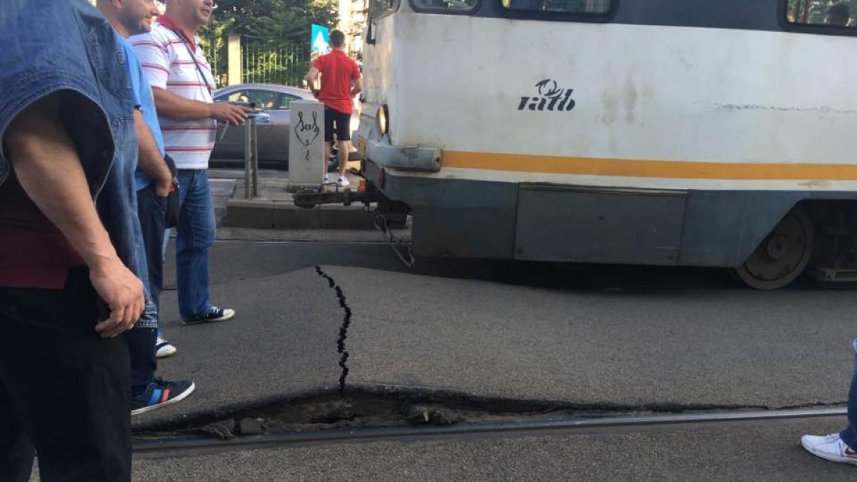 circulatie tramvai bucuresti victoriei asfalt