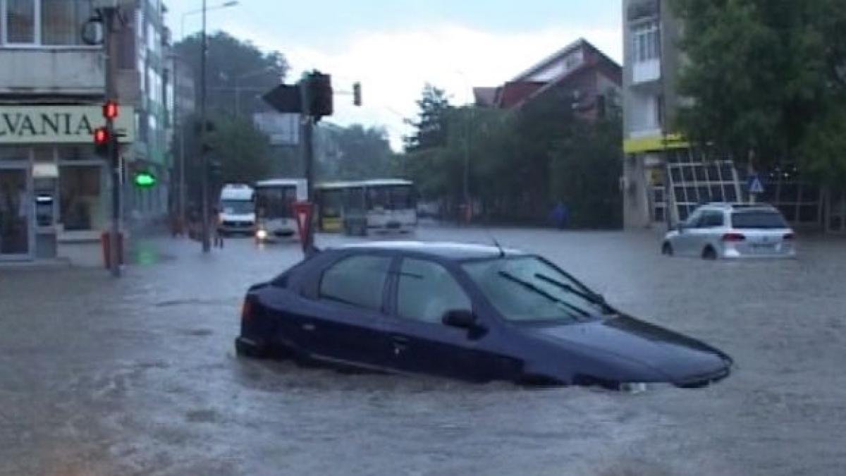 romania sub ape inundatii devastatoare in aproape jumatate din tara gospodarii si case distruse