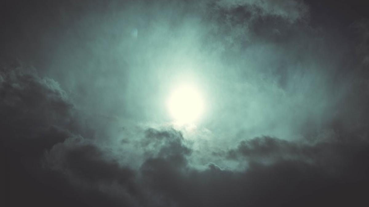 clipe de groaza pentru o familie din iasi o racheta anti grindina le a distrus casa