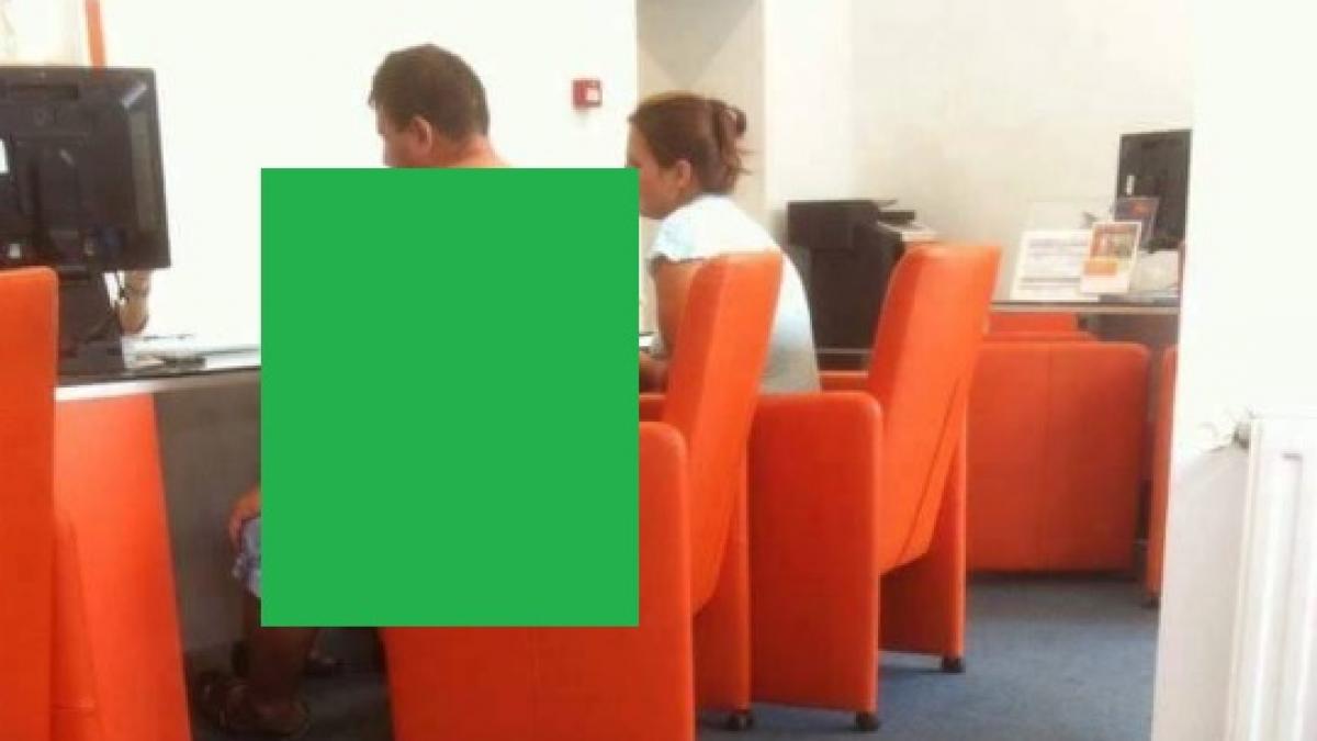 acest barbat a socat angajatii si clientii unei banci cum era imbracat foto