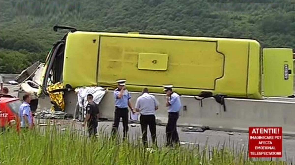 autocarul rasturnat la brasov transporta copii de la ansamblul folcloric hora din iasi