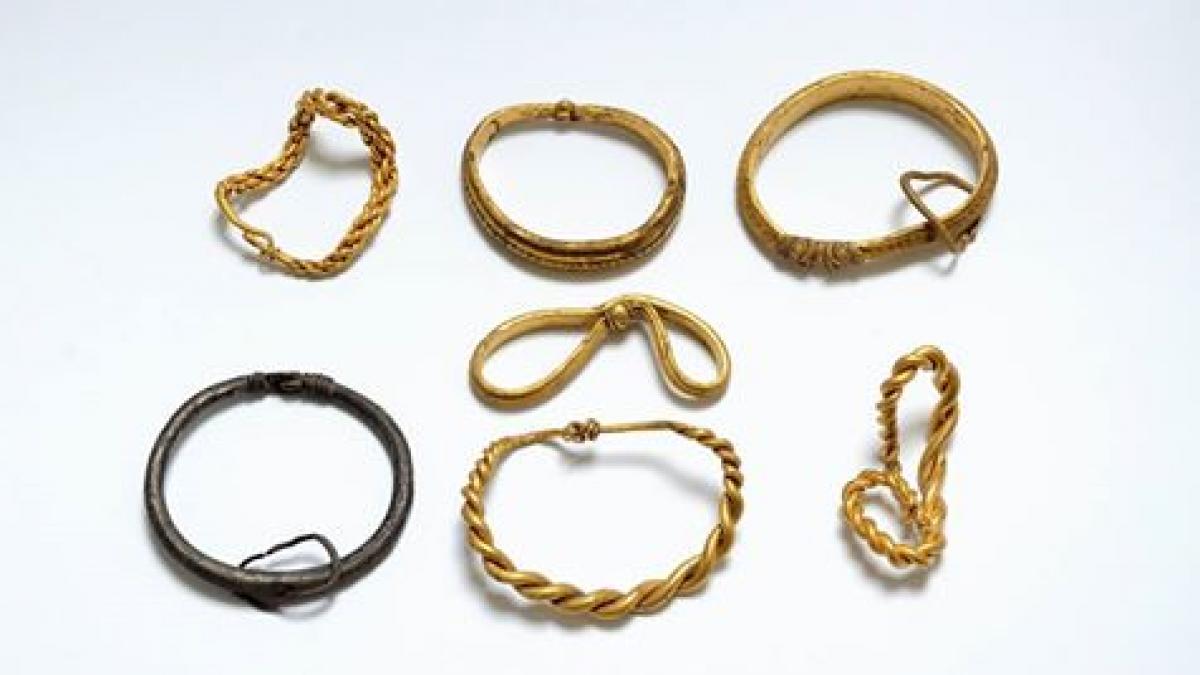 descoperire arheologica majora cea mai mare colectie de obiecte de aur din epoca vikingilor