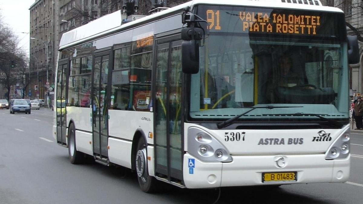 accident bizar in capitala ce s a intamplat cand un troleibuz a incercat sa depaseasca alt