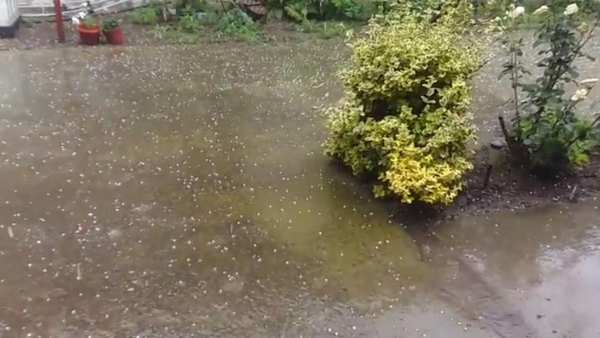 ploaie cu gheata la alba iulia video