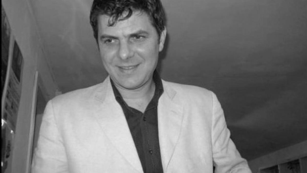 iasi sute de persoane au luat parte la funeraliile profesorului catalin pop