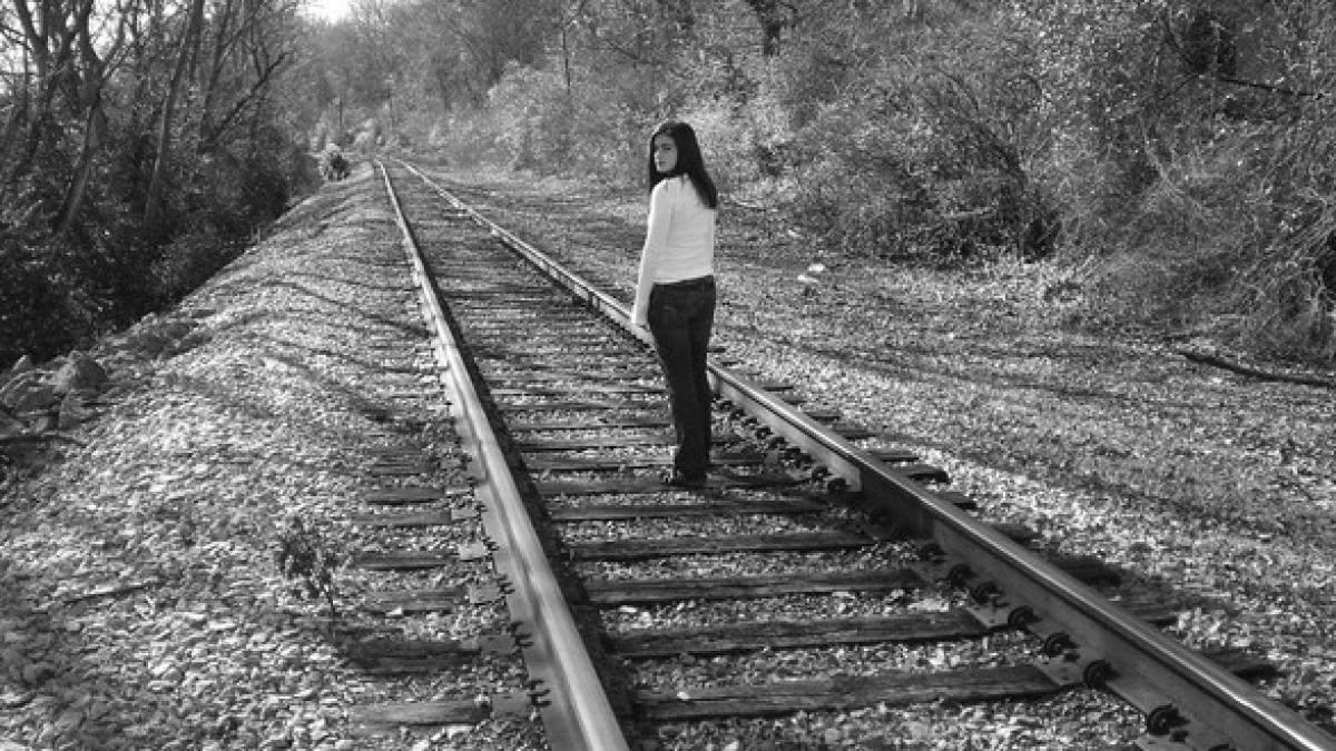 scene cutremuratoare gara statie tren sinucidere