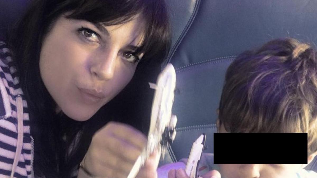selma blair data jos dintr un avion si internata la spital dupa ce a facut un scandal