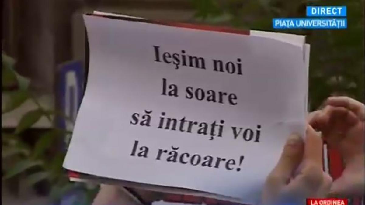 protest in piata universitatii impotriva ultimelor actiuni din parlament nicusor dan si clotilde