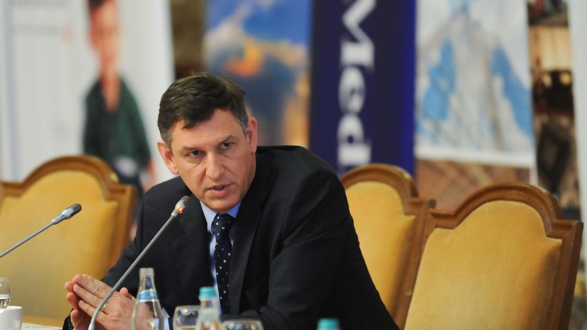 vicepremierul costin borc si ministrul lazar comanescu la a doua editie a forumului exporturile