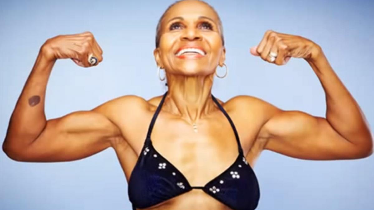 femeia asta are 80 de ani afla ce face zi de zi pentru a se mentine in forma