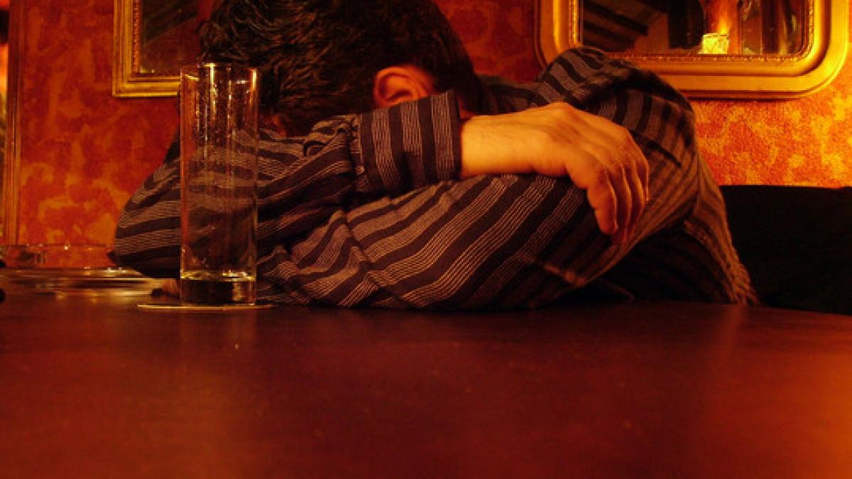 malaezia grenada bar oameni raniti