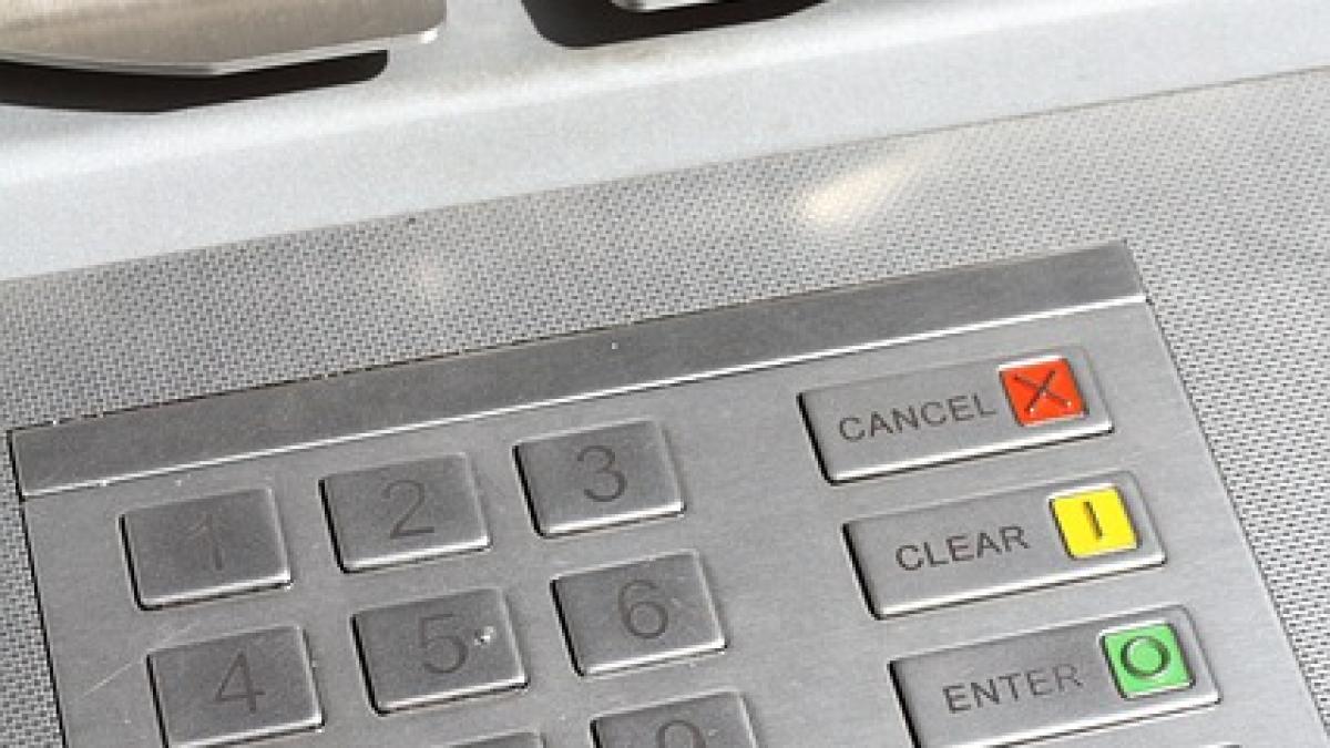 cum sa verifici daca bancomatul are sau nu montate dispozitive pentru clonarea cardurilor de credit