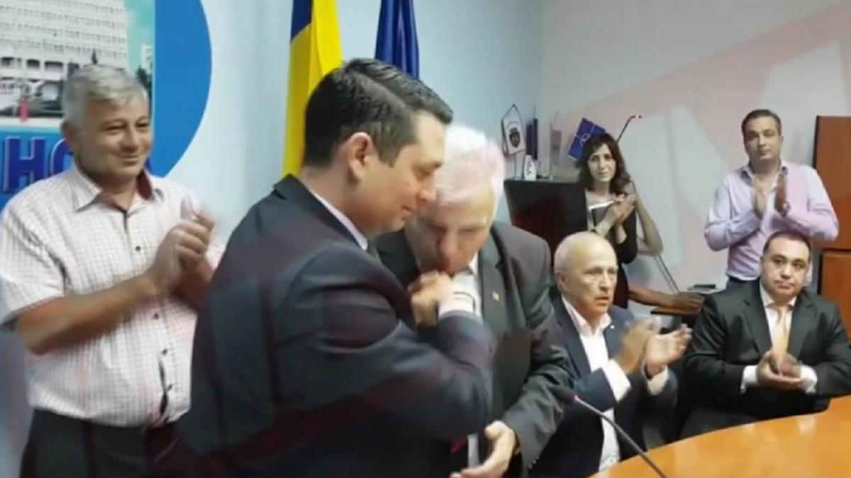 sinteza zilei godfather de prahova imagini halucinante la sedinta de la consiliul judetean prahova