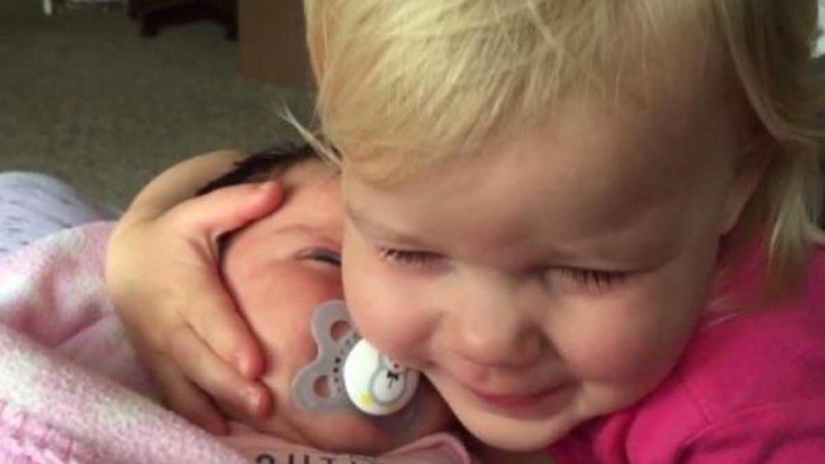 a alergat plangand la mama ei femeii nu i venea sa creada ce a spus fetita despre sora ei mai mica